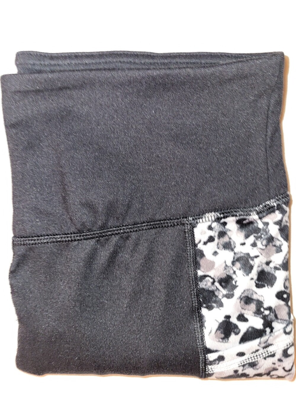 SO Black Active Leggings with Gray Snow Leopard Mesh Pattern and Pockets, Size M - Picture 8 of 8